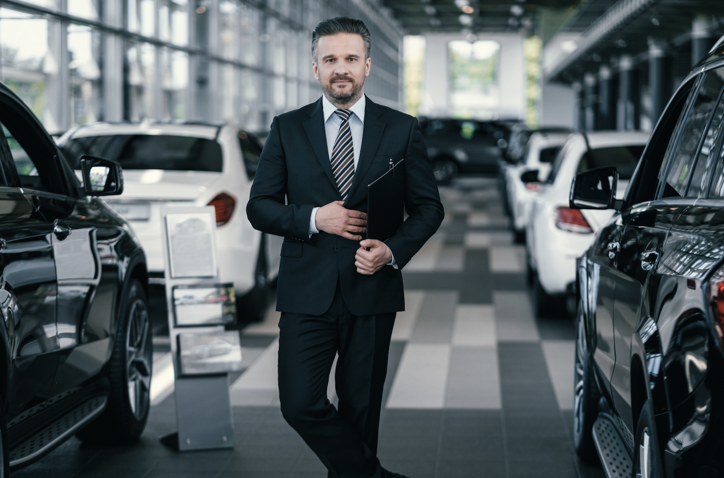5 Auto Dealer SMS Tricks to Help You Sell More Cars